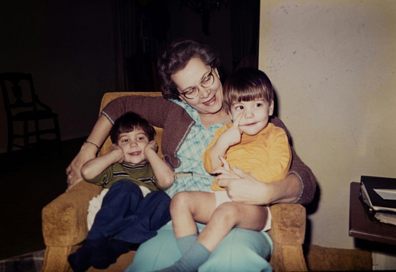 Familienfoto aus alten Zeiten – ideal zur Archivierung und Rettung durch Negative digitalisieren lassen.